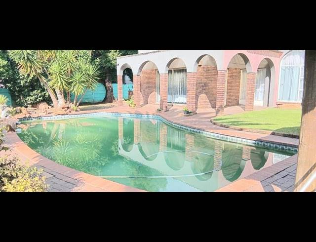 4 BEDROOM HOUSE FOR SALE IN MOREHILL